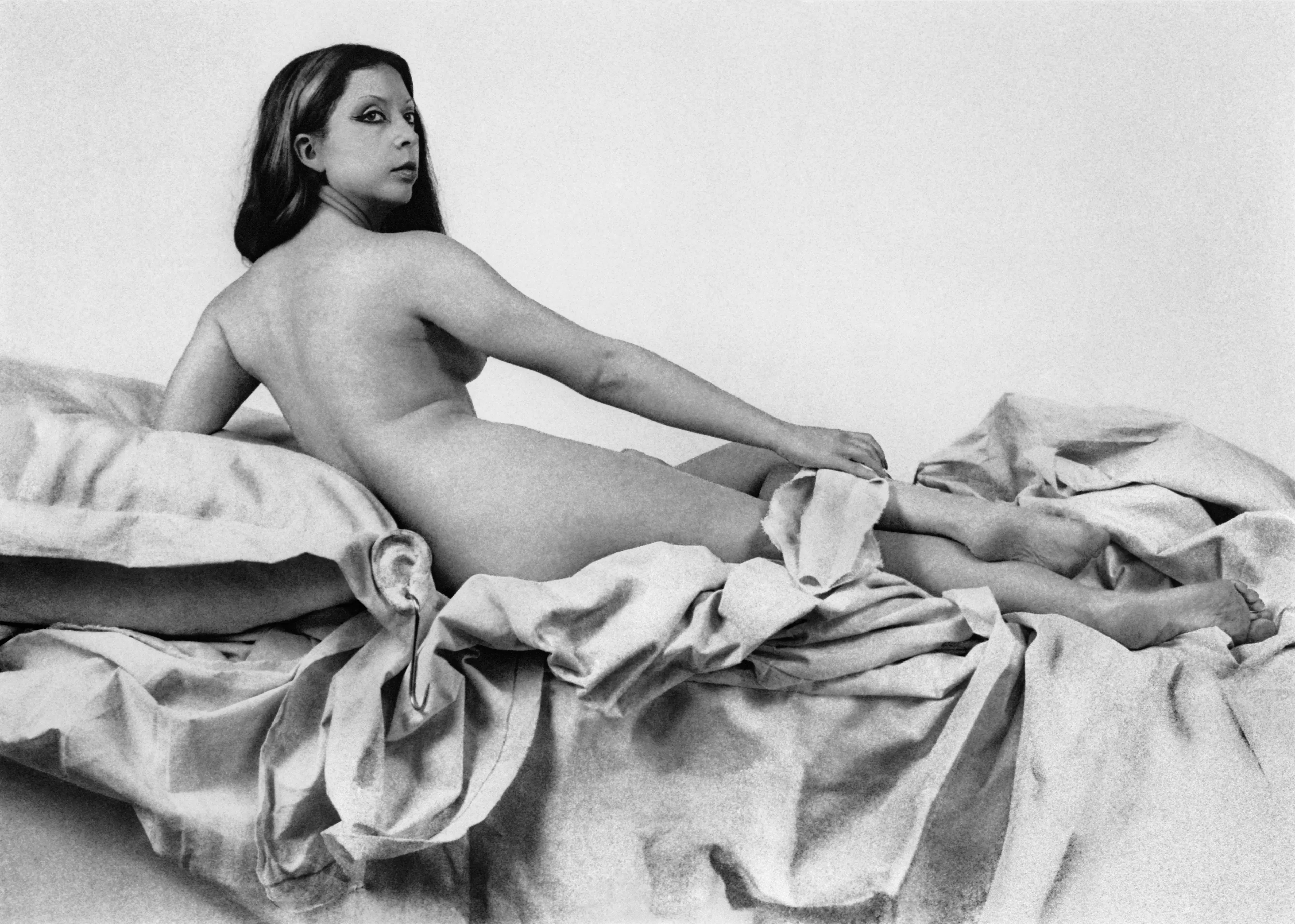 Tableaux vivants situation-citation, ORLAN en Grande Odalisque d’Ingres, 150 x 210 cm, 1976-1977 © ORLAN STUDIO, Courtesy ORLAN STUDIO et Ceysson & Bénétière