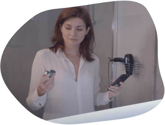 Femme vit avec l'asthme