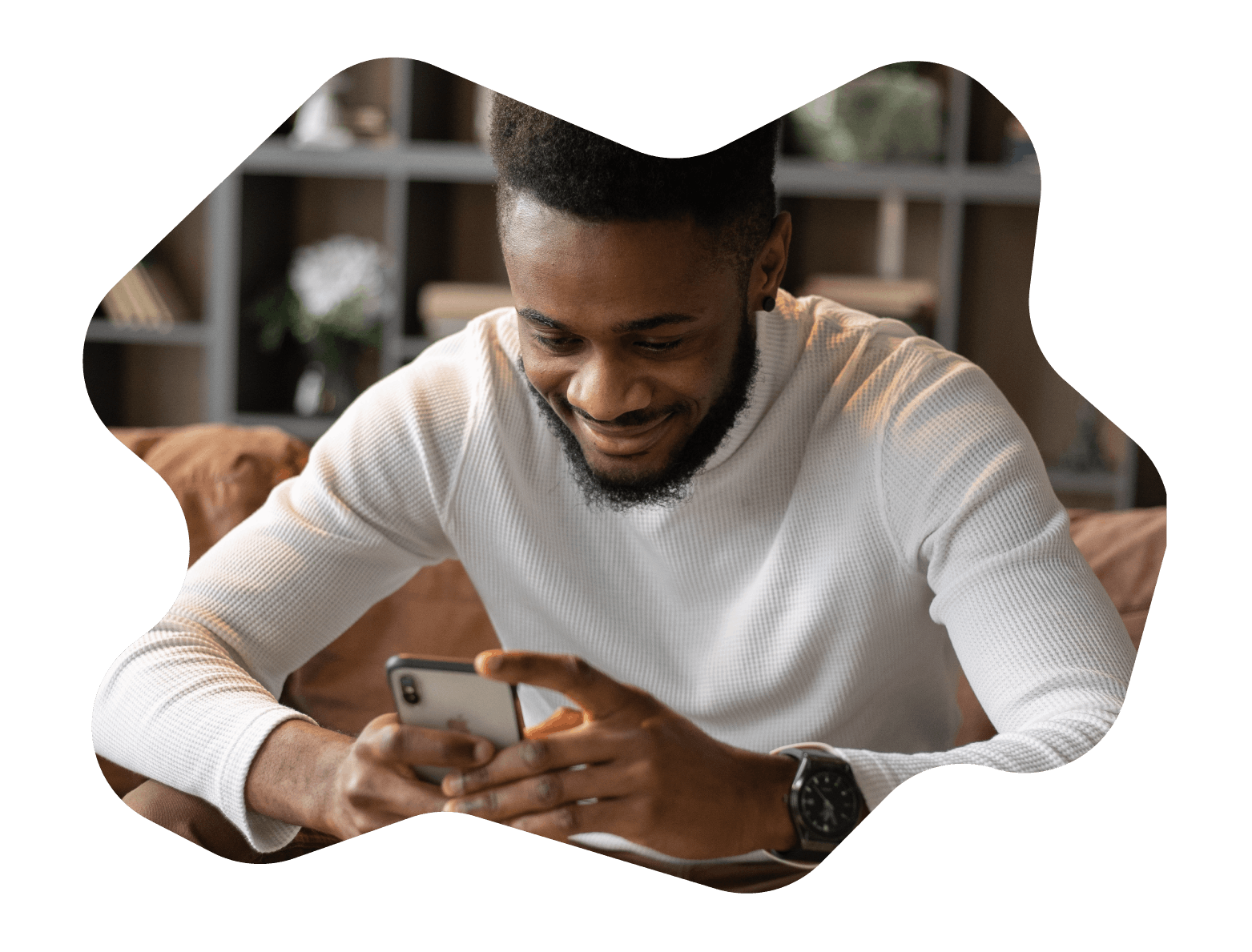 Homme vit avec une maladie inflammatoire chronique de l'intestin