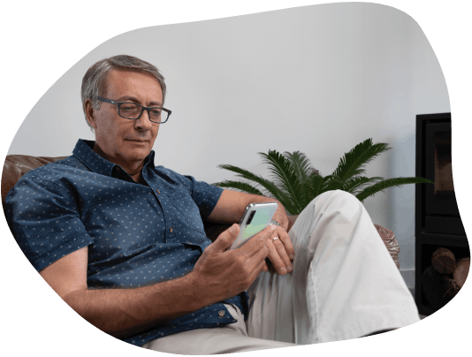 Homme vit avec le myélome mutiple