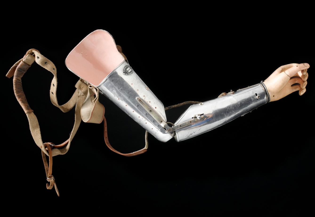 Made from aluminium, this prosthetic left arm from 1927 has a canvas coated hand to give the appearance of a gloved hand. The fingers of the hand are set in position, but the joints of the arm are adjustable and the hand is removable. Aluminium was preferred to wood as it was much lighter and was more comfortable for the wearer. As such it is one of a new generation of metal limbs that appeared in the 1920s and which gradually replaced the predominantly wooden ones. Among British forces alone, over 41,000 men lost one or more limbs during the First World War.