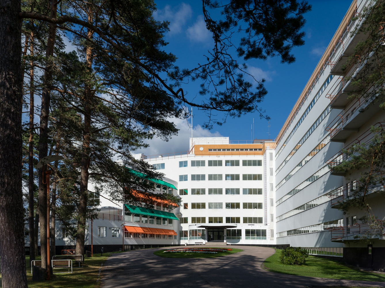 Photograph of the Paimio Sanatorium, former tuberculosis sanatorium designed by Finnish architect Alvar Aalto in 1933.
