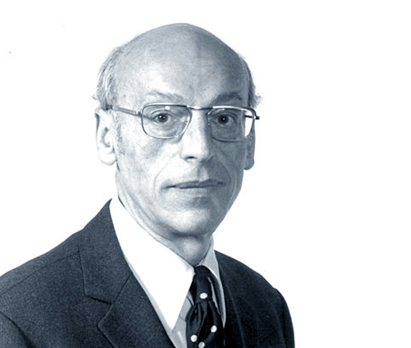 Portrait photograph of Kurt Freund.