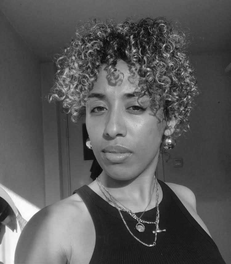 Headshot photograph of writer Lauren Gee