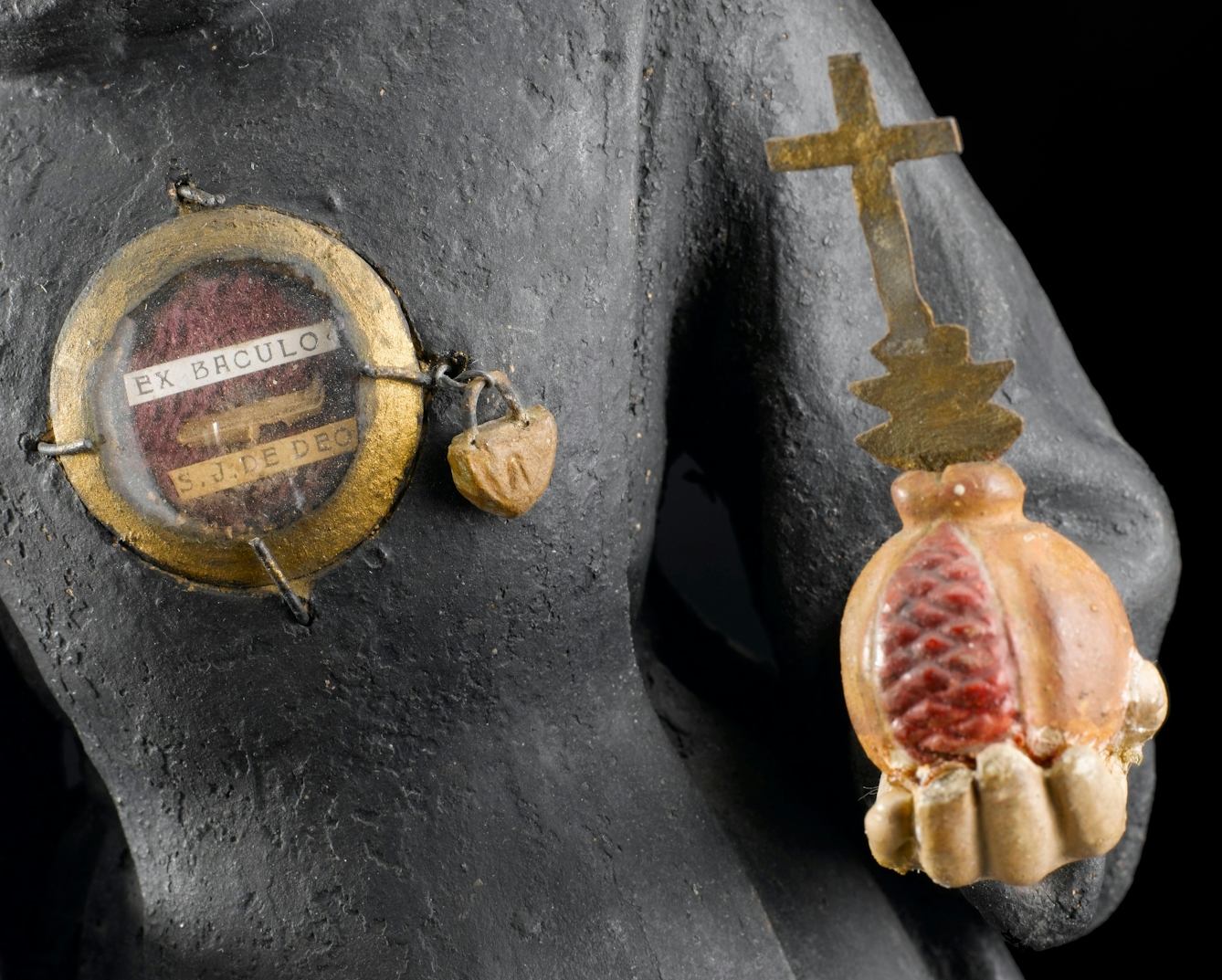 Colour photograph of a statue of St John of God. The gold circle on his chest bears the Latin inscription ‘EX BACULO S J DE DEO’, which means ‘From the staff of St John of God’ – the splinter of wood inside is believed to be a splinter from the staff he carried.