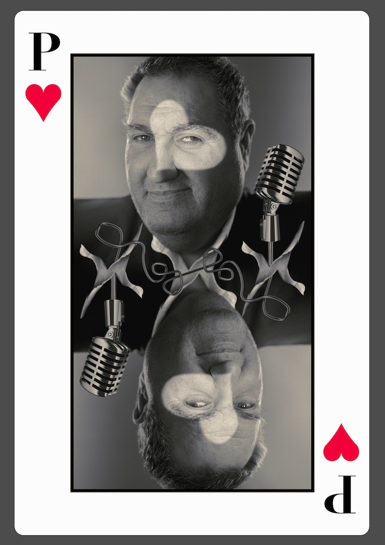 Portrait of Pino Frumiento in the style of a playing card with the heart suit. In the centre, Pino's head and shoulders are depicted in black and white, with a microphone to his right and a heart-shaped light over his left eye. 