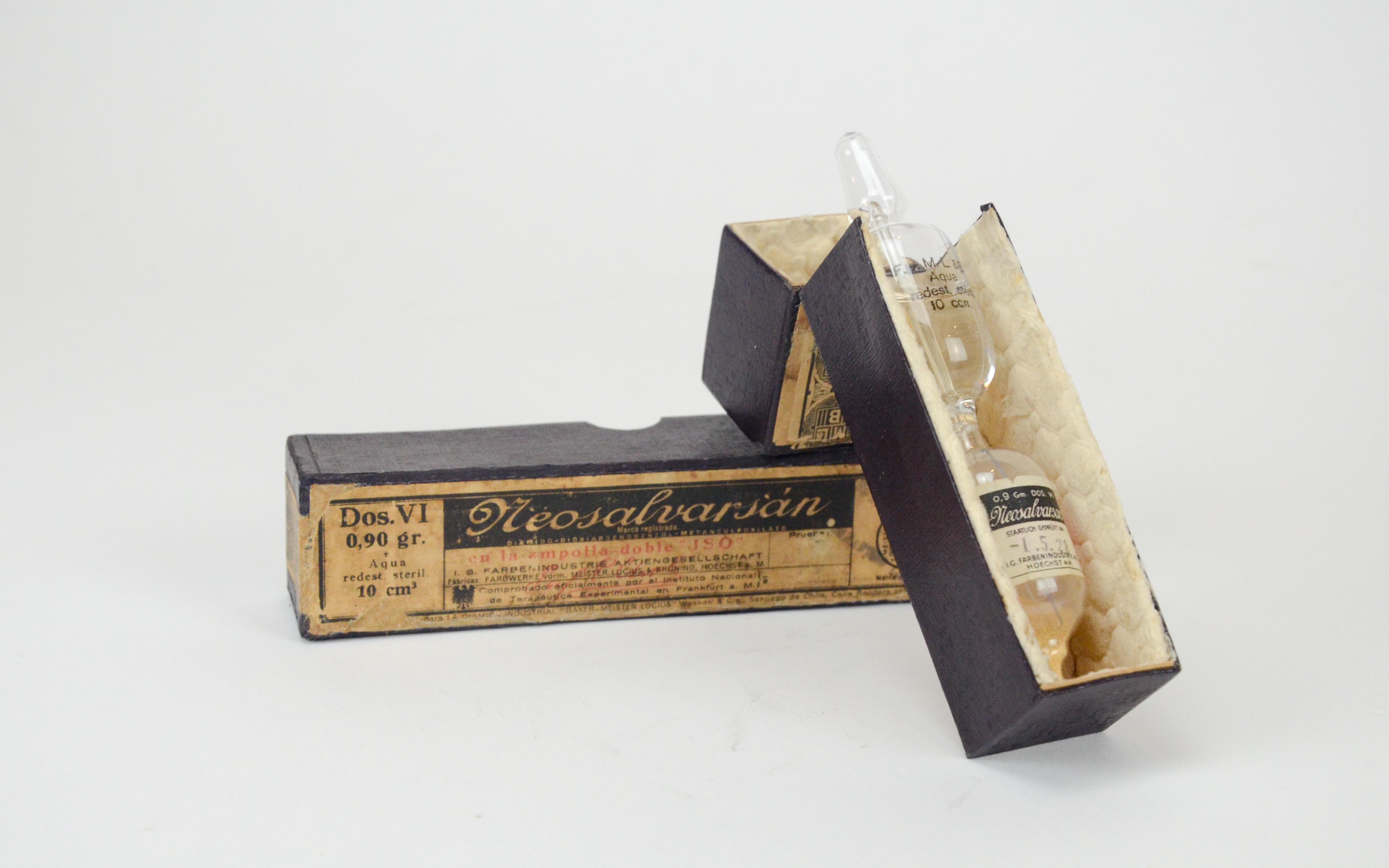 Open box of Neosalvarsan containing a glass ampoule 