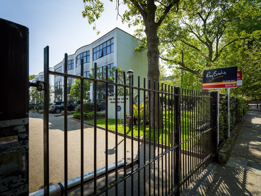 Two health centres, two ideologies Collection