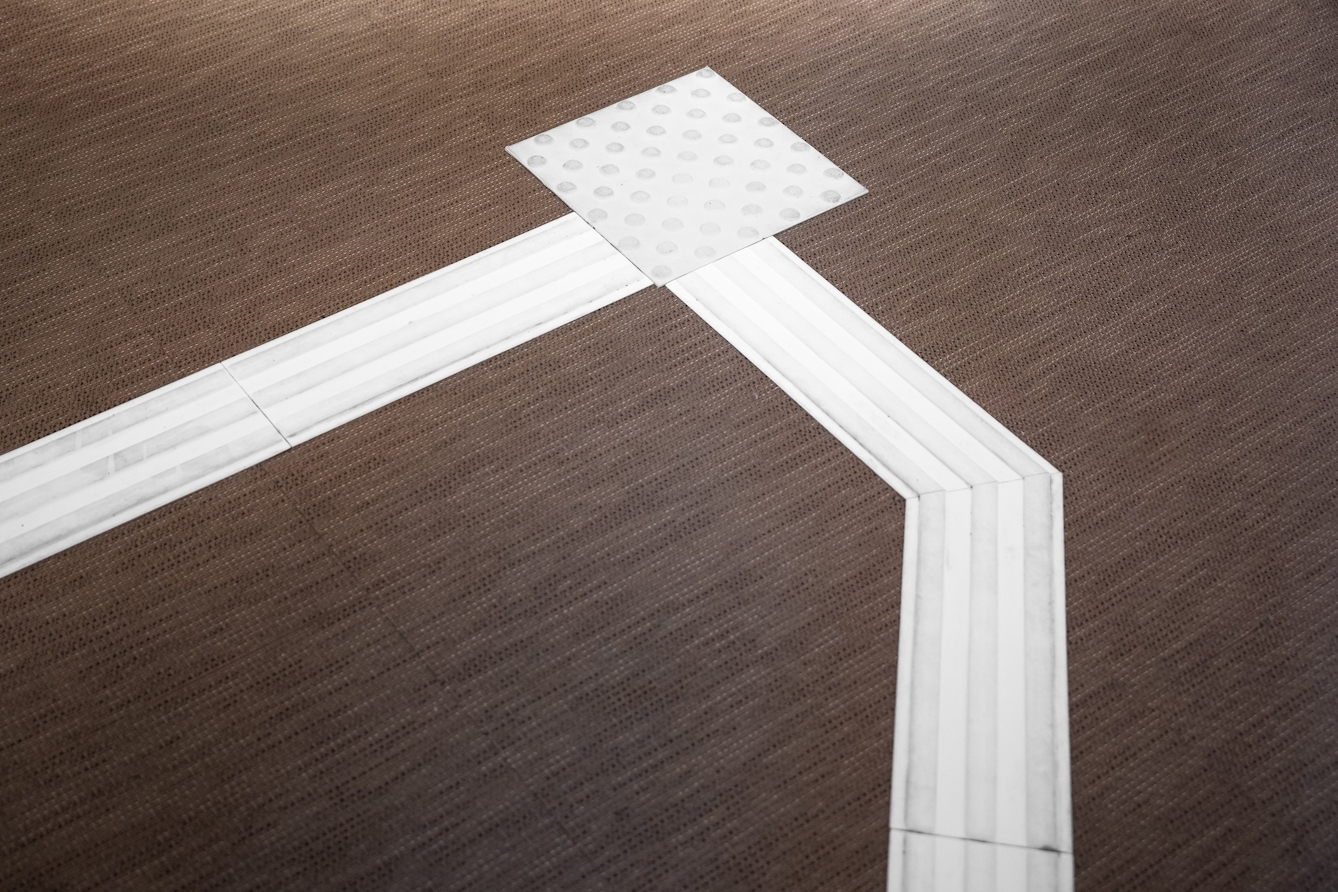 White tactile floor line.