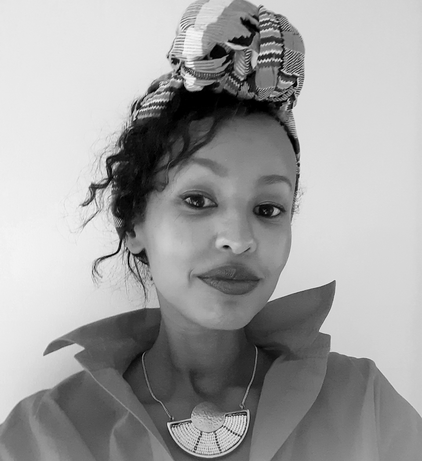 Head and shoulders photo of Fozia Ismail