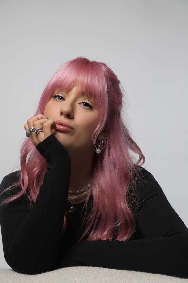 Photo of Ellen Atlanta with pink hair