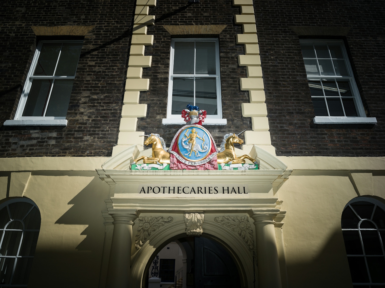Coat of arms about Apothecaries Hall in London, featuring two unicorns.