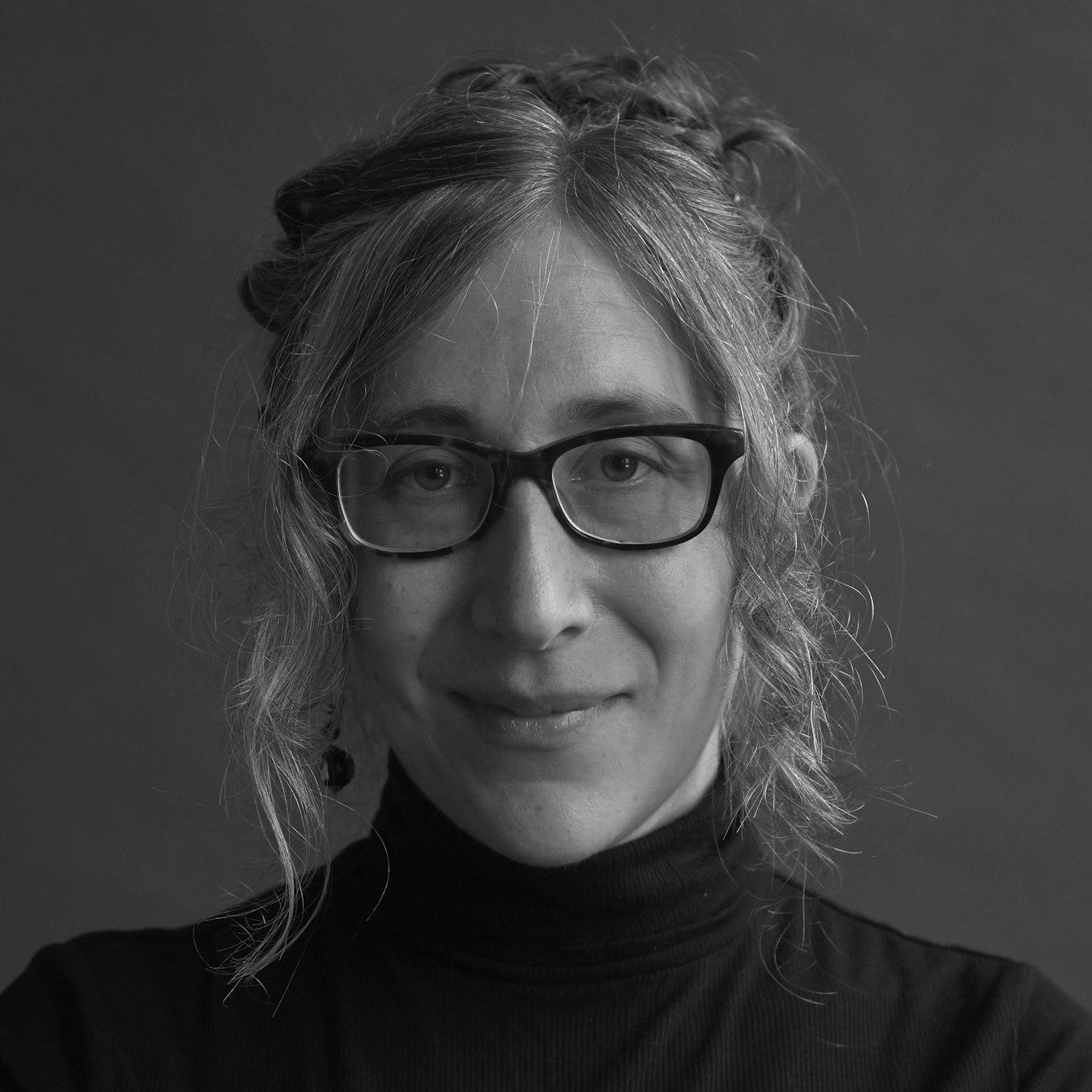 Black and white photographic portrait of Dr Hannah Murphy.