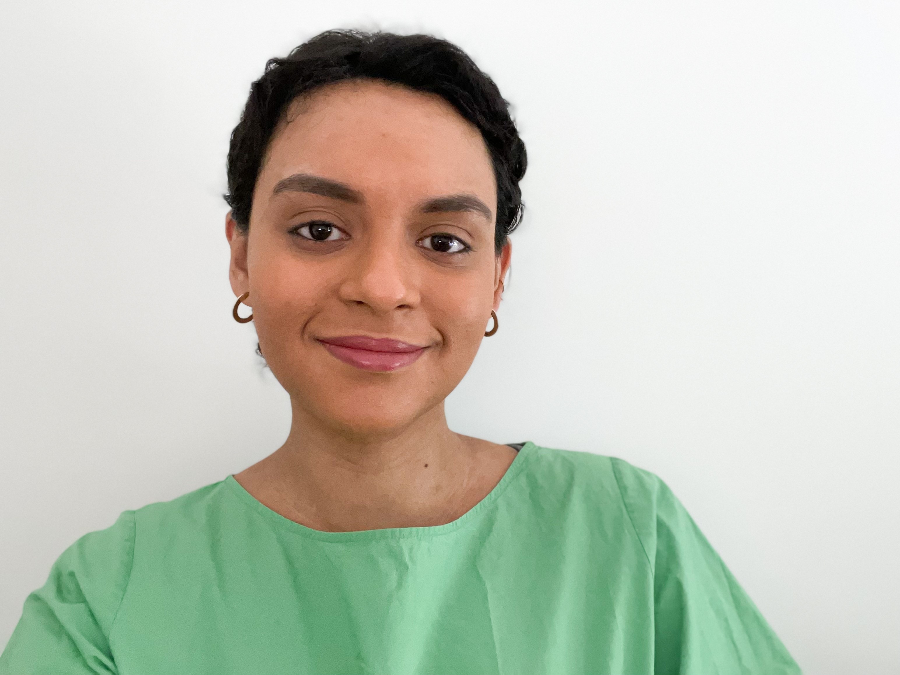 Photograph of artist Clara Searle