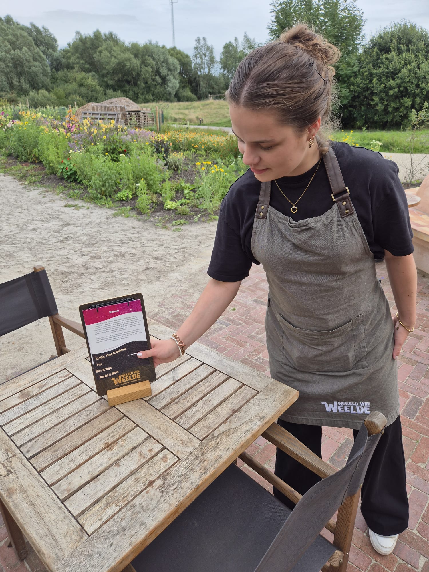 Mirthe op het terras