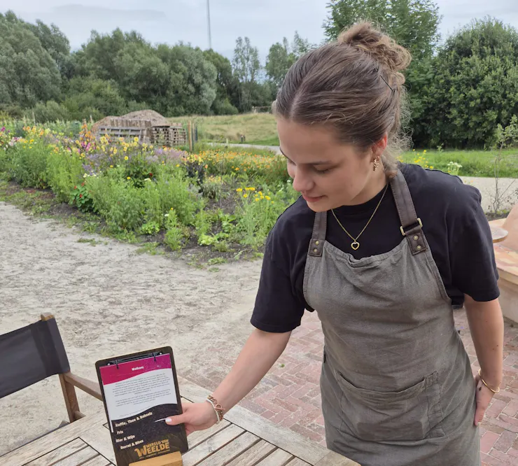 Mirthe op het terras