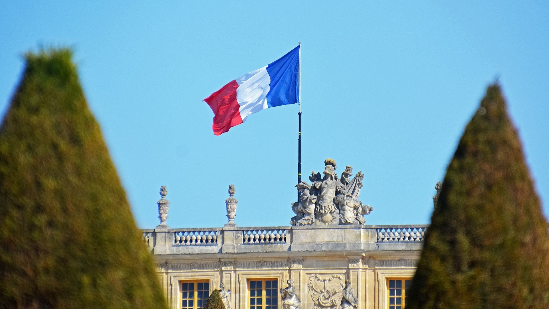 Fiscalité : Quels Programmes Pour Emmanuel Macron Et Marine Le Pen