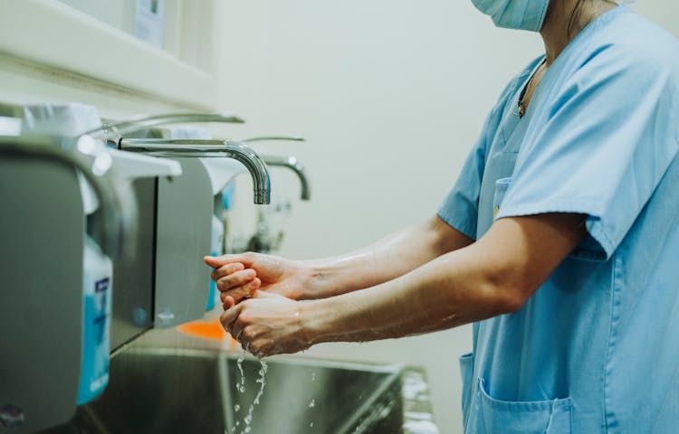Técnica de lavado quirúrgico de manos