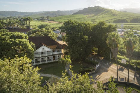 banner article st james