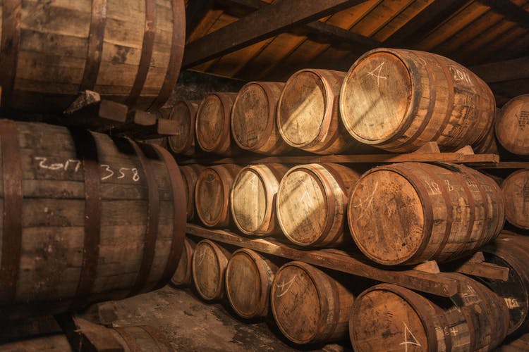 Tonneaux de whisky de la distillerie Fettercairn