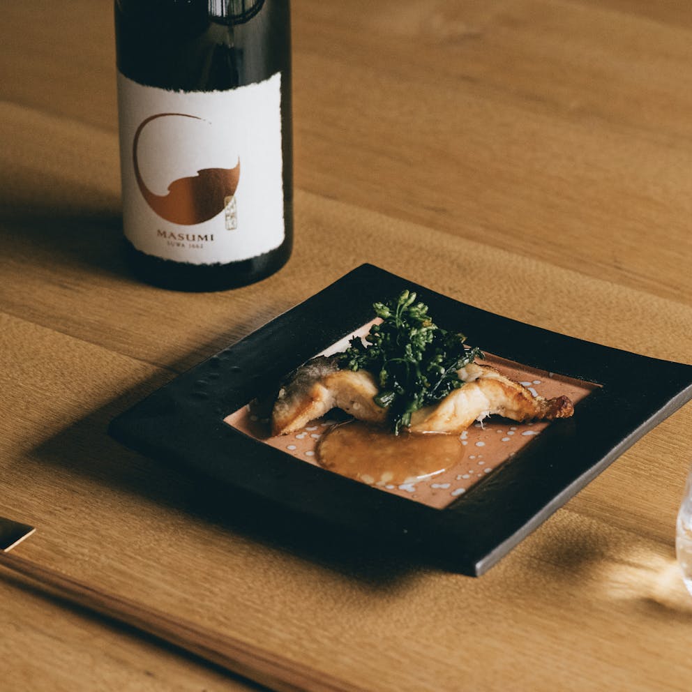 Saké et plat en accord