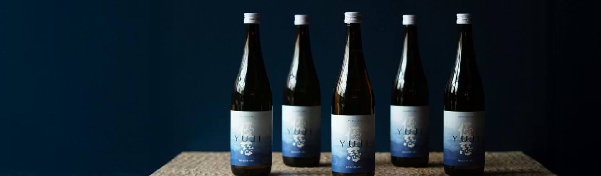 Ensemble de bouteilles de saké de la marque Yuji