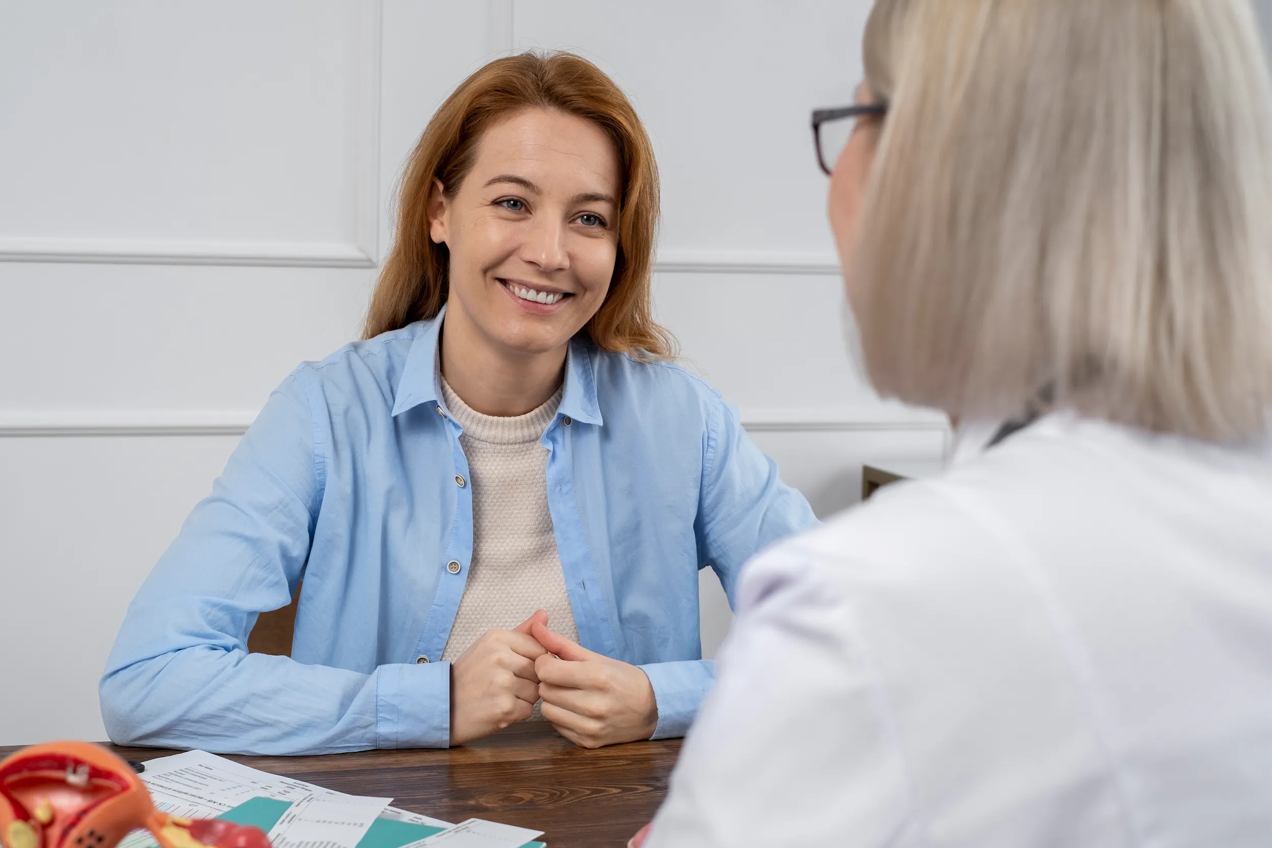 Patientin im Gespräch mit Frauenärztin