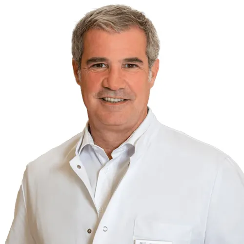 Herr Dr. med. Luis Ferraris, Chefarzt des Wirbelsäulenzentrum und Deutsches Skoliosezentrum an der Werner Wicker Klinik