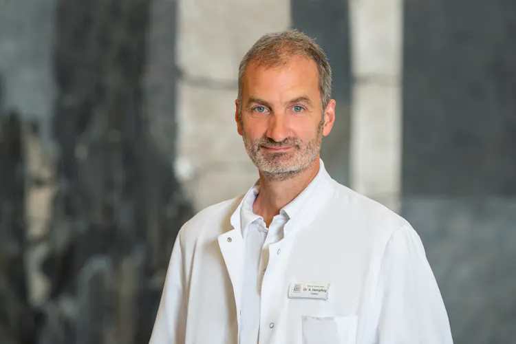Chefarzt Zentrum für Querschnittgelähmte Dr. med. Axel Hempfing in der Werner Wicker Klinik Chefarzt Zentrum für Querschnittgelähmte Dr. med. Axel Hempfing in der Werner Wicker Klinik