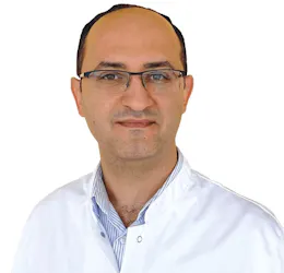 Herr Jamil Makki in der Neurochirurgie des MVZ der Werner Wicker Klinik Herr Jamil Makki in der Neurochirurgie des MVZ der Werner Wicker Klinik