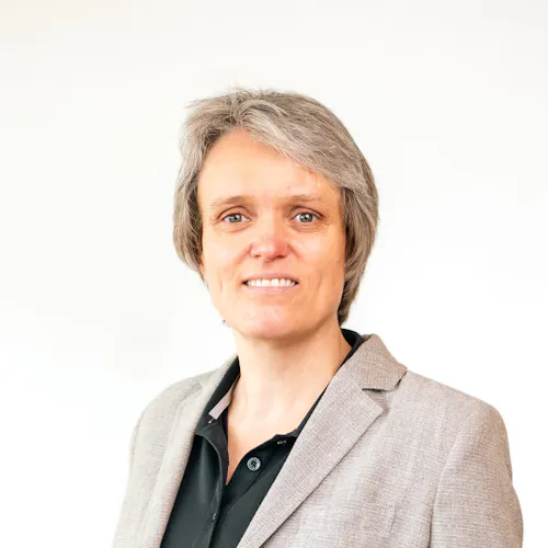 Portraitbild Dr. Ina H. Sprenger, Chefärztin für Psychosomatik und Psychotherapie in der Hardtwaldklinik II in Bad Zwesten