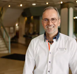 Chefarzt Orthopädie Herr Dr. med. Thomas Kröner Chefarzt Orthopädie Herr Dr. med. Thomas Kröner