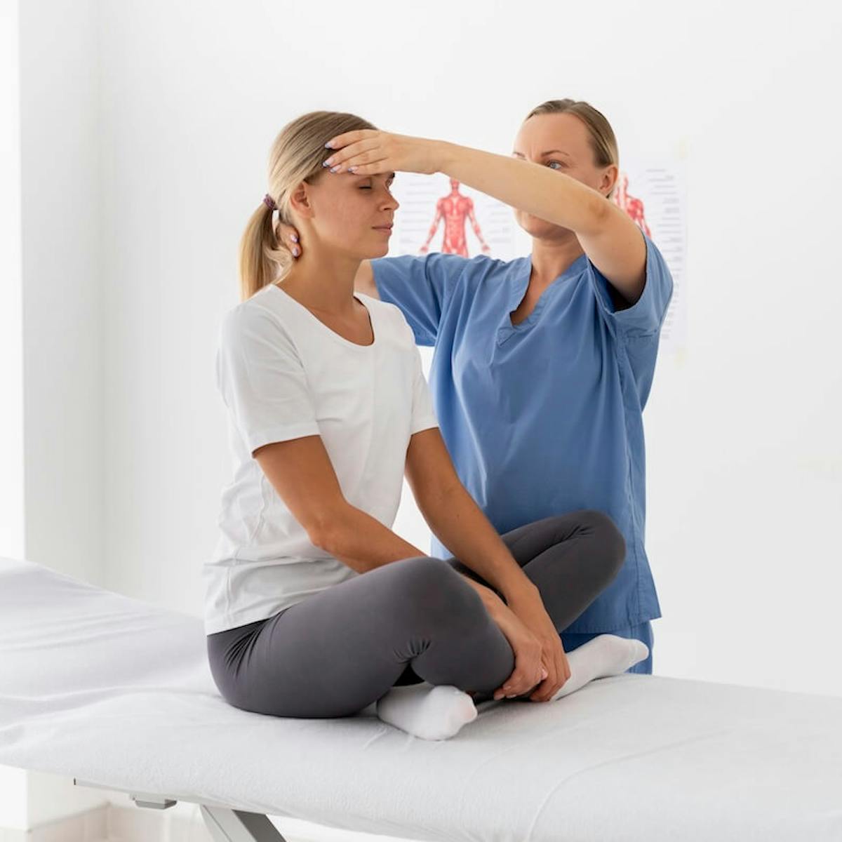 Patientin bei der psychosomatischen Physiotherapie