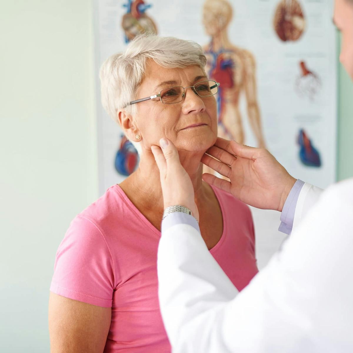 Therapeutin taste die Lymphe einer Patientin ab