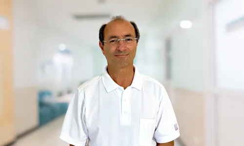 Leitender Oberarzt Viszeralmedizin Dr. med. Ranbir Singh Fachabteilung Querschnitt Werner Wicker Klinik Leitender Oberarzt Viszeralmedizin Dr. med. Ranbir Singh Fachabteilung Querschnitt Werner Wicker Klinik