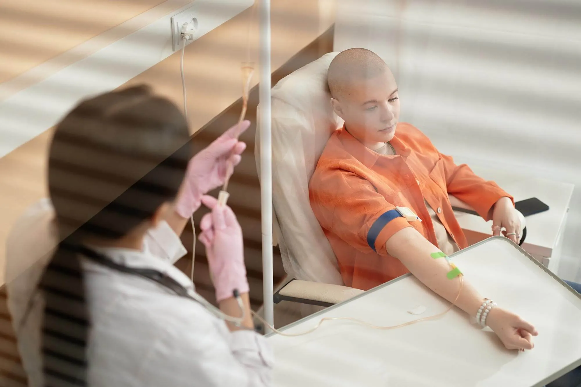 Krebspatientin bei der Chemotherapie