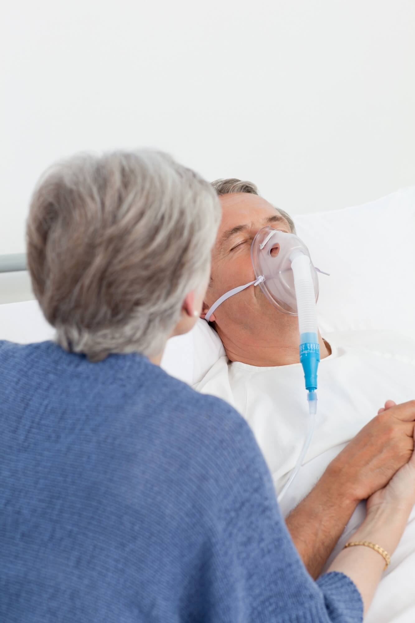 Patient mit Sauerstoffmaske 