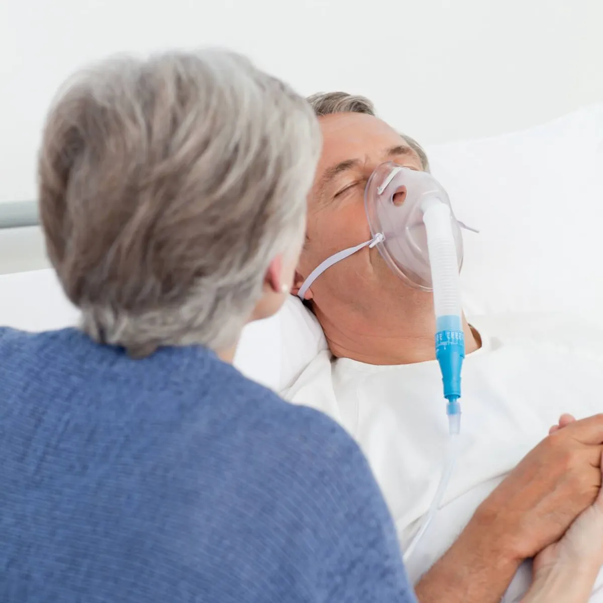 Patient mit Sauerstoffmaske