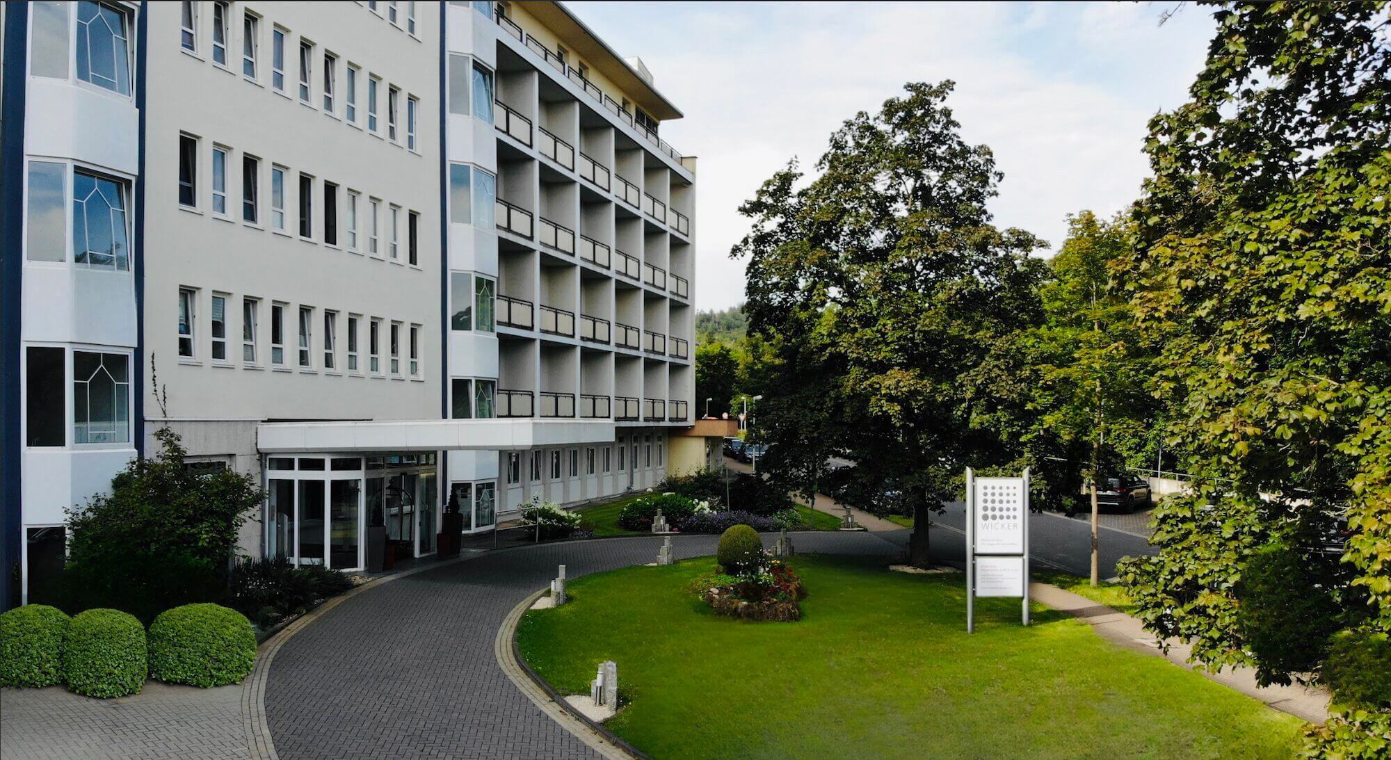 Eingang der Wicker Klinik in Bad Wildungen