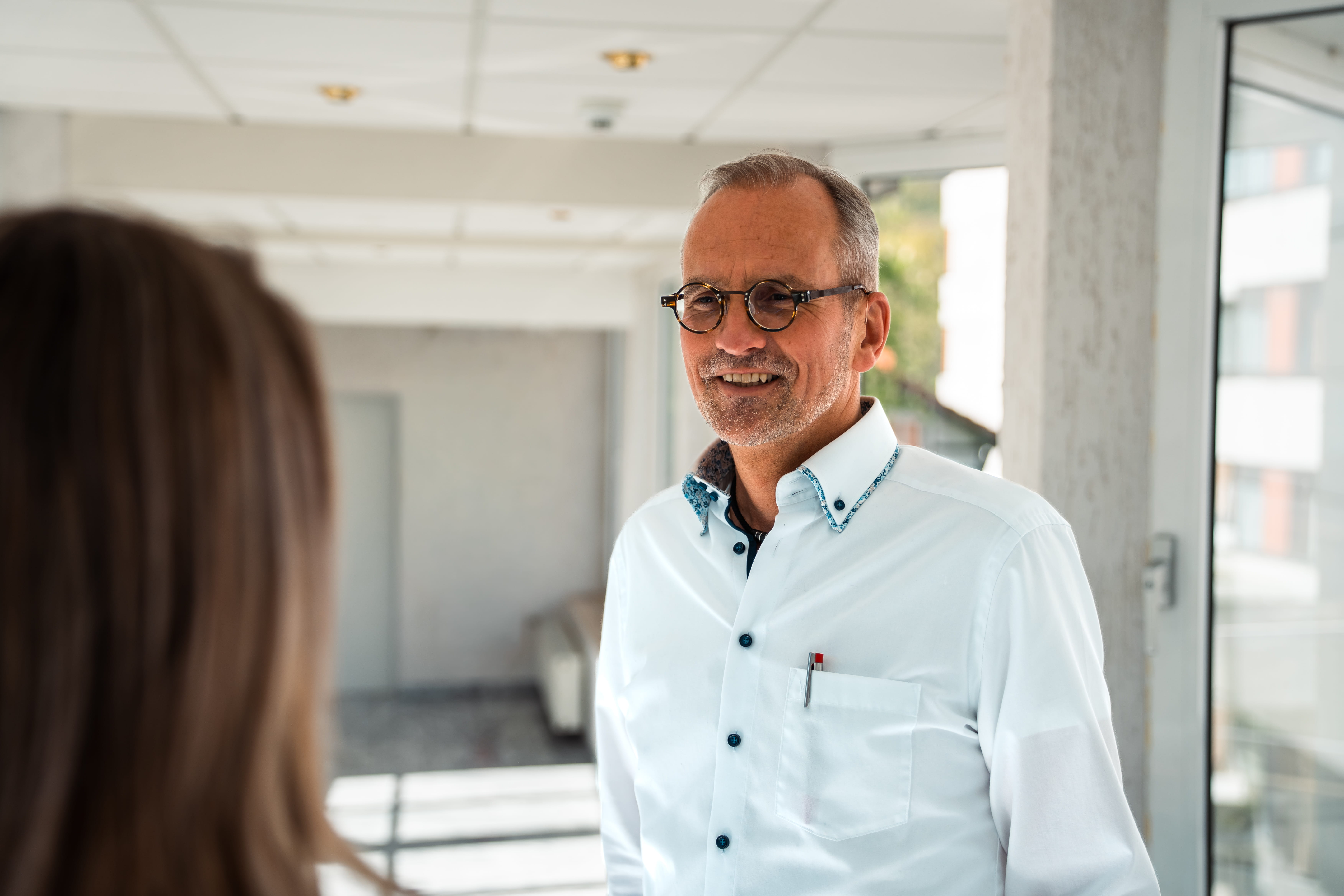Dr. Kröner berät als Chefarzt der Orthopädie in der Wicker Klinik Bad Wildungen