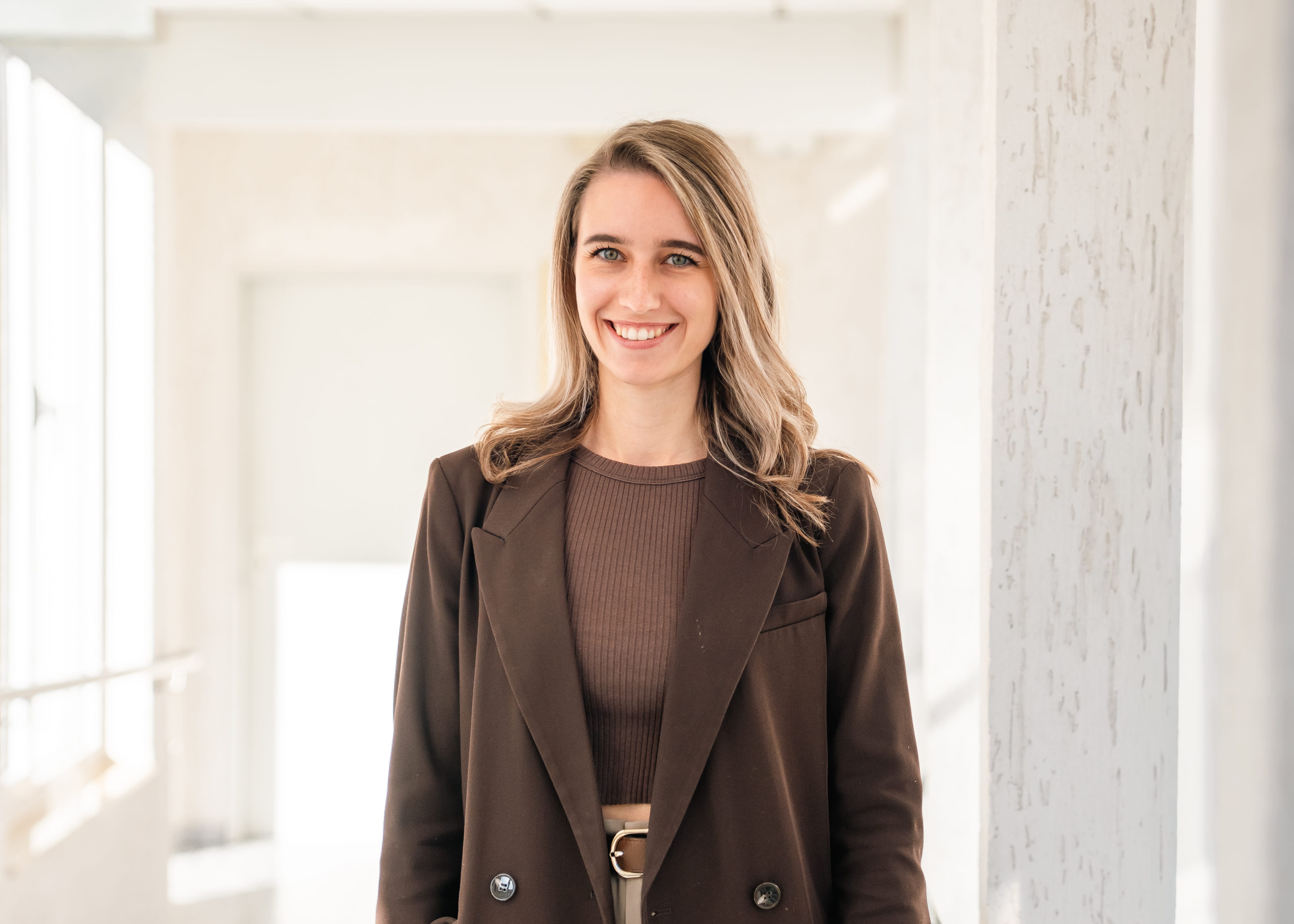 Kimberly Nau im Patientenmanagement der Wicker Klinik für Reha