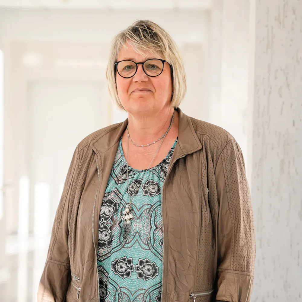 Sigrid Koch im Chefarztsekretariat der Neurologie in der Wicker Klinik