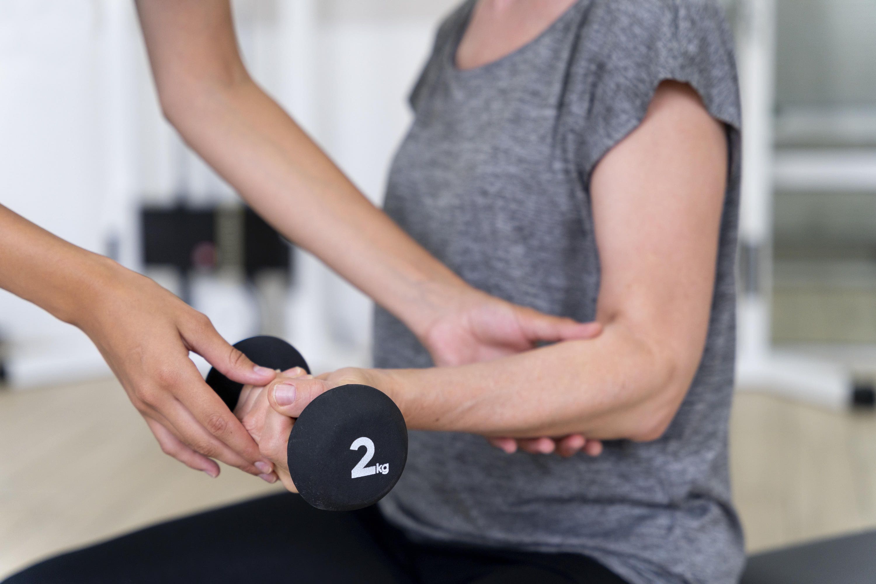 Patientin bei der orthopädischen Ergotherapie