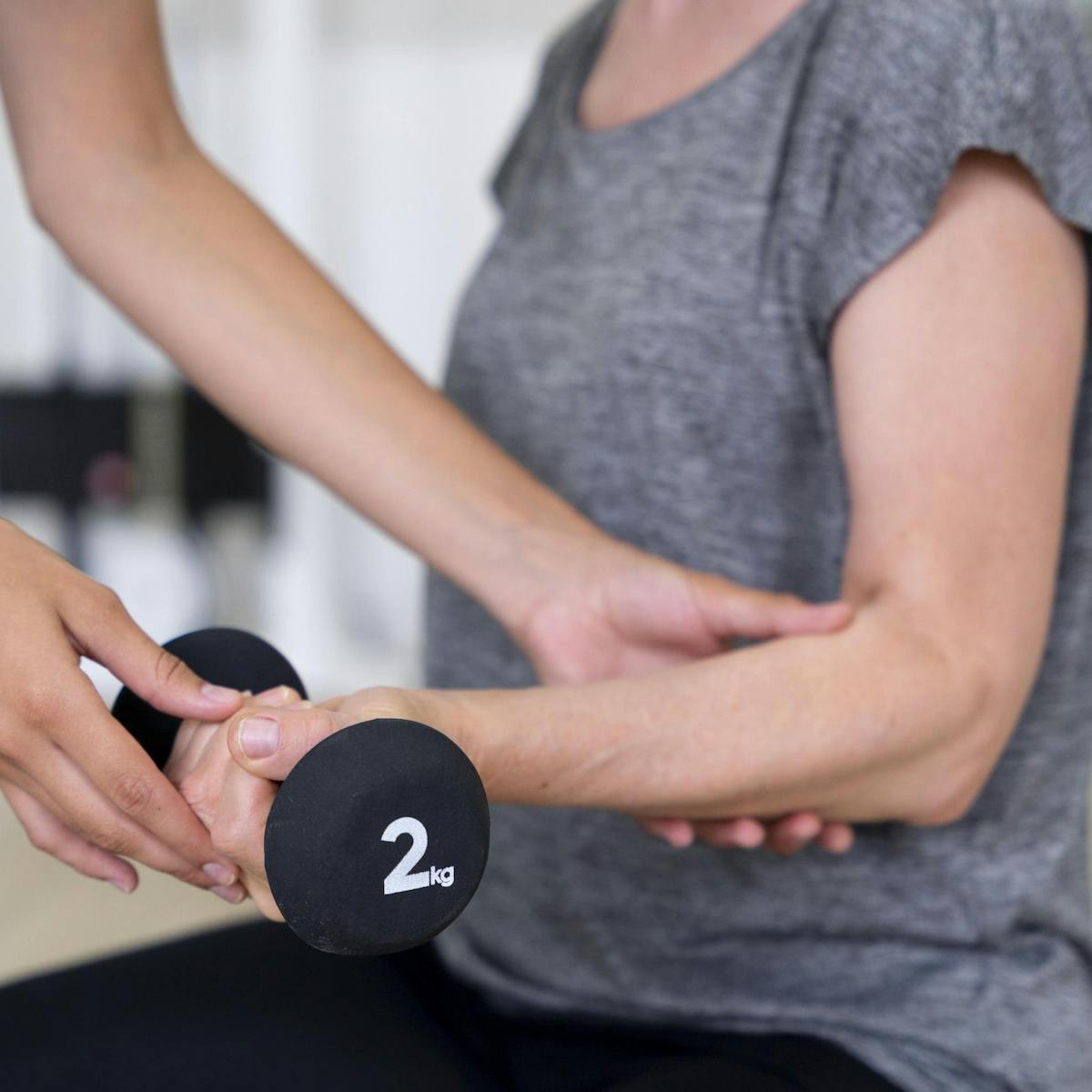 Patientin bei der orthopädischen Ergotherapie