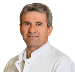 Herr Genadi Siegle in der Neurochirurgie des MVZ der Werner Wicker Klinik Herr Genadi Siegle in der Neurochirurgie des MVZ der Werner Wicker Klinik