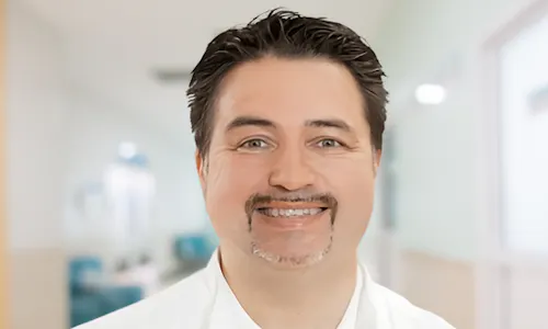 Dr. med. Marcus Mahmoudi Dr. med. Marcus Mahmoudi