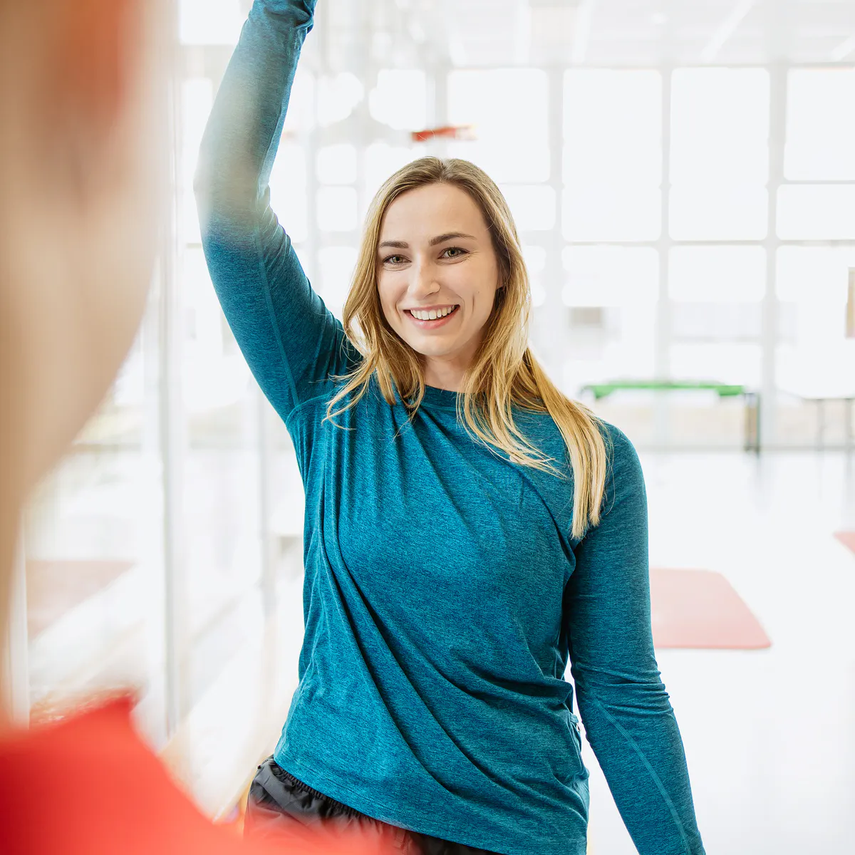 Patientin bei der Bewegungstherapie in der Wicker Klinik