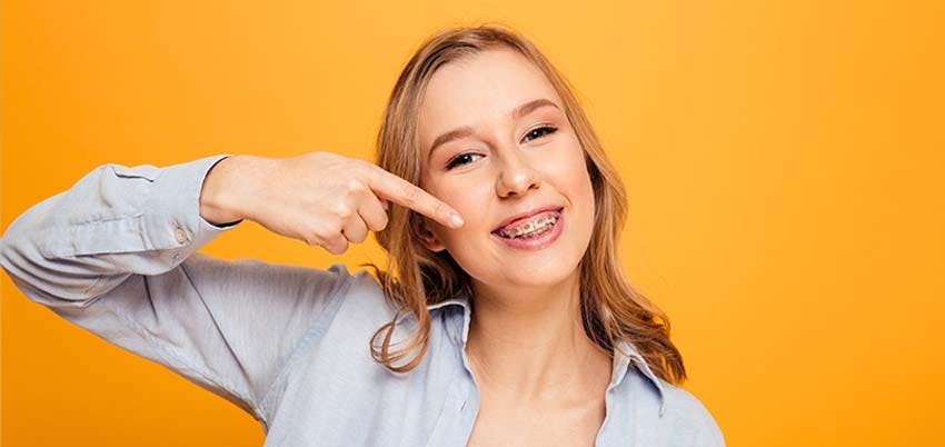 Ortodontia com aparelho fixo ou alinhador invisível: Custos, duração,  vantagens e desvantagens