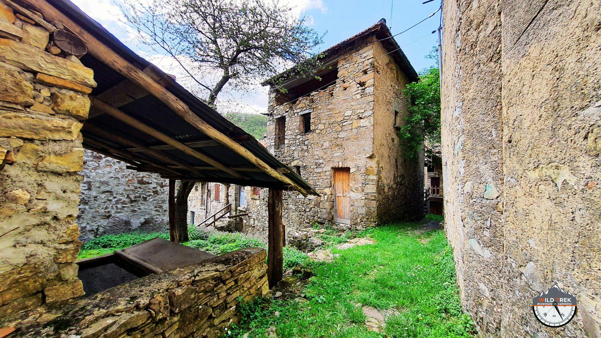 Vicoli con lavatoio borgata di Tonno