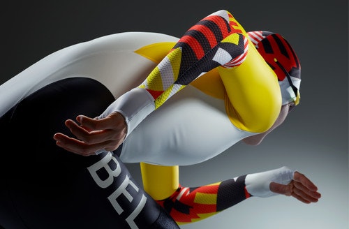 Image of a female speedskater. She wears a speedskating outfit for the Olympic winter games in PyeongChang that was design by Studio WillemsPeeters.